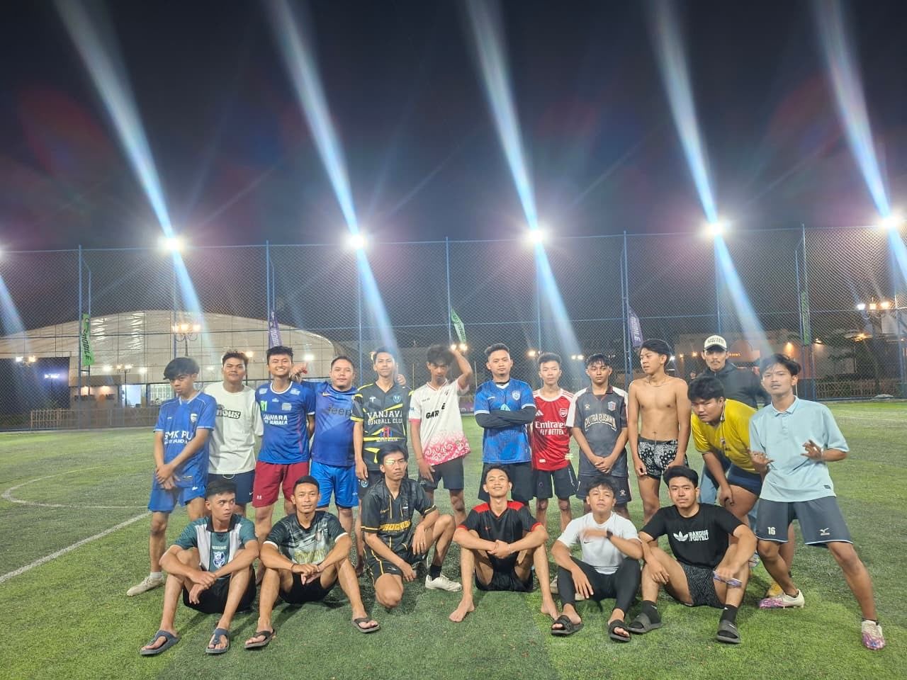 Tim CRK berfoto bersama di lapangan mini soccer